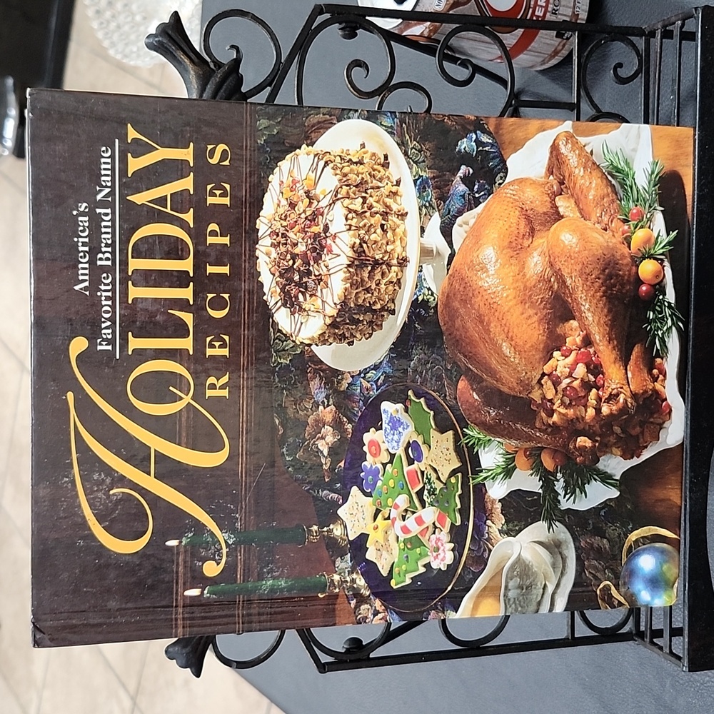 VINTAGE 1997 AMERICA'S FAVORITE BRAND 'HOLIDAY RECIPES' COOKBOOK